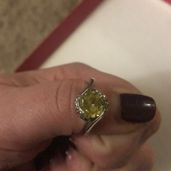 Costume ring with yellow stone - Picture 2 of 2